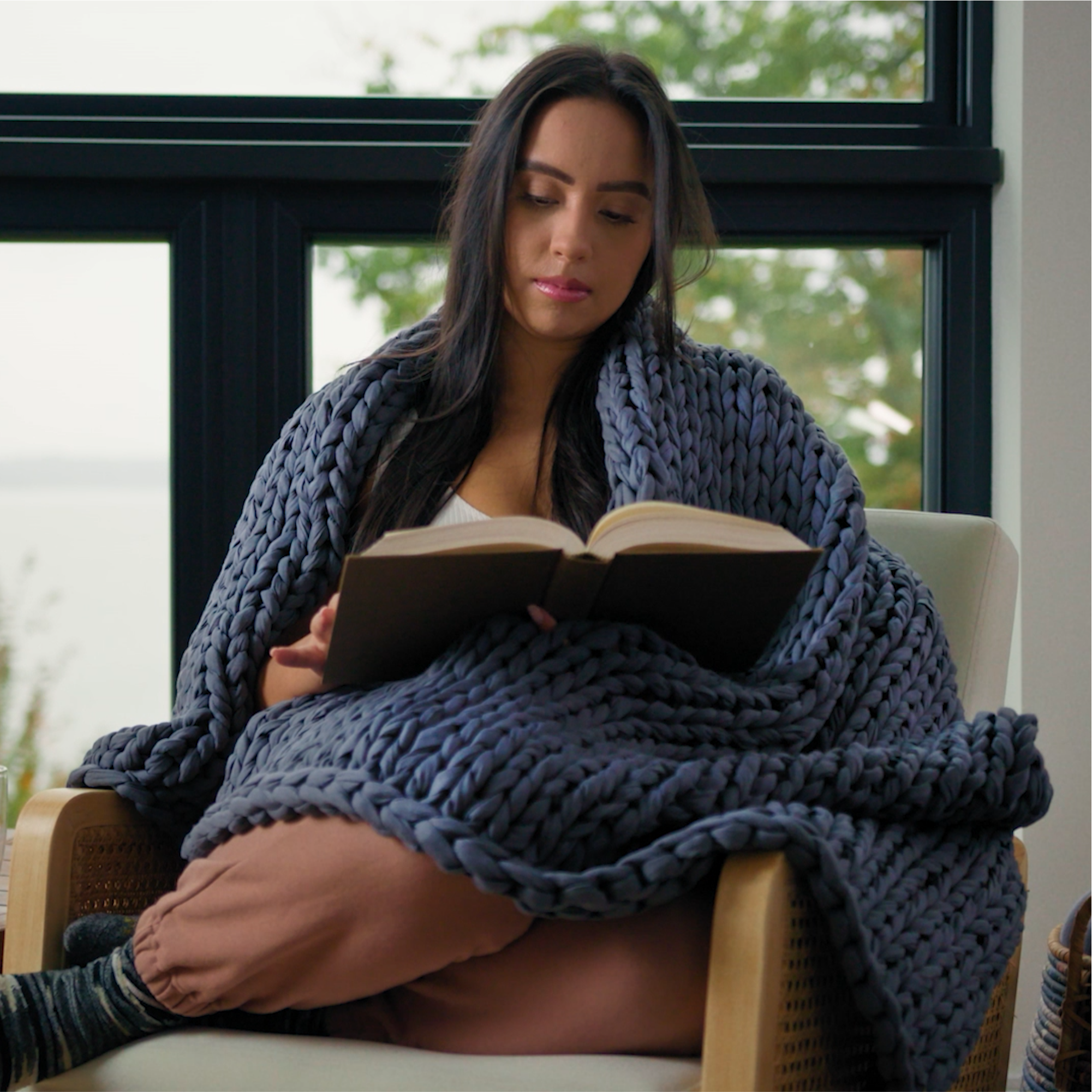 lady on chair with bearaby blue blanket